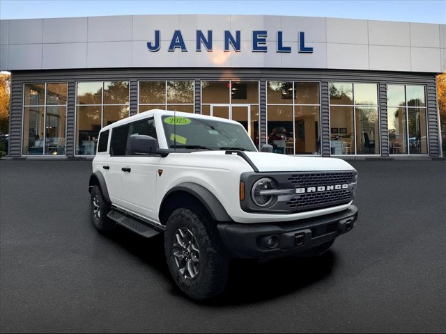 2025 Ford Bronco Badlands photo 2
