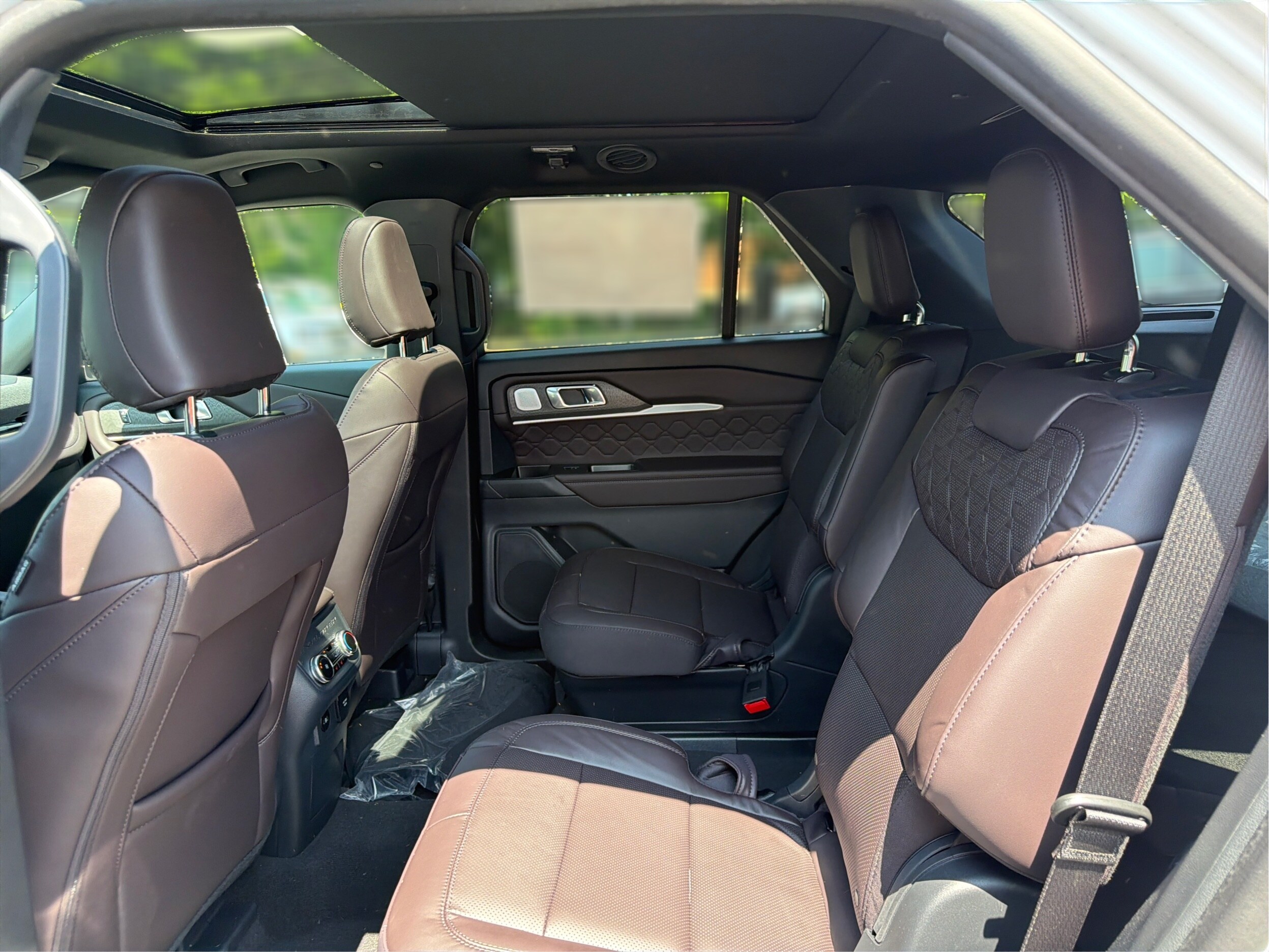 2026 Ford Explorer Platinum - Photo 12