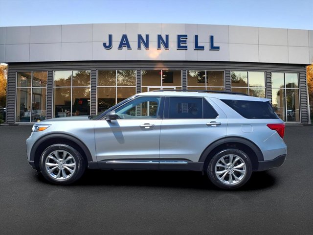 2023 Ford Explorer XLT photo 3