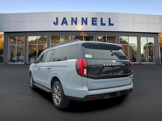 2025 Ford Expedition MAX photo 2
