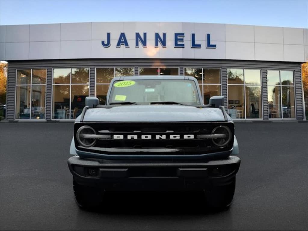 New 2025 Ford Bronco Outer Banks SUV