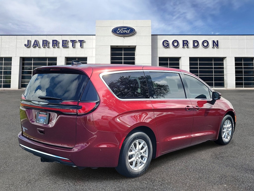 Certified 2023 Chrysler Pacifica Touring L Van Passenger Van