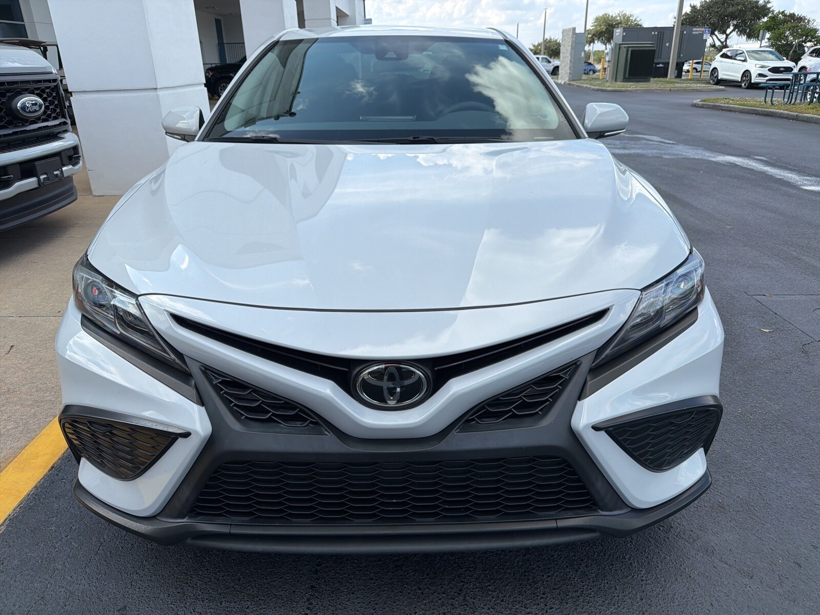 2023 Toyota Camry SE photo 2