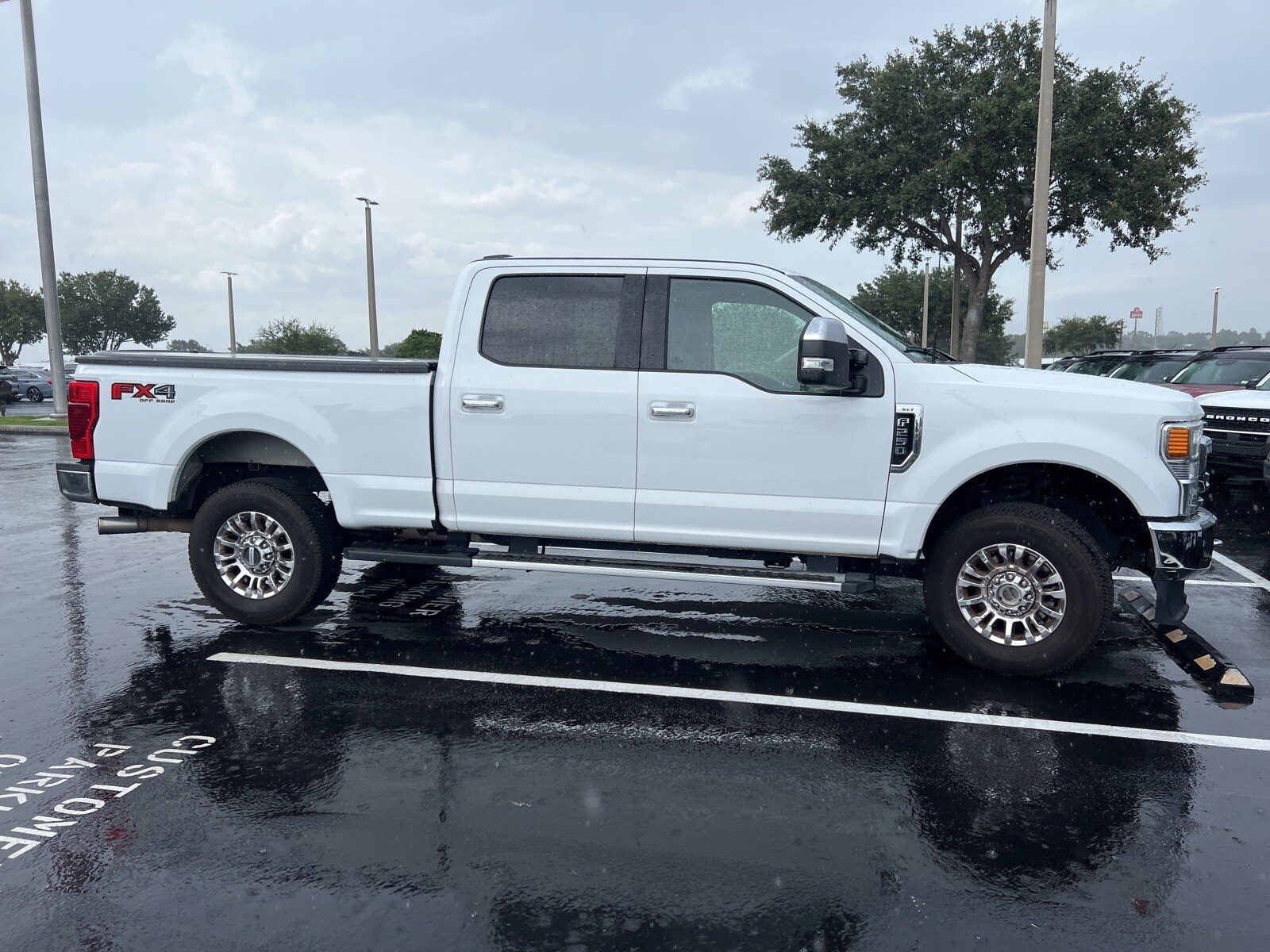 2022 Ford F-250 XLT photo 2