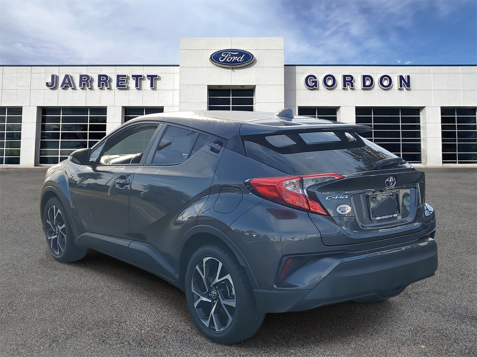 2021 Toyota C-HR XLE photo 3