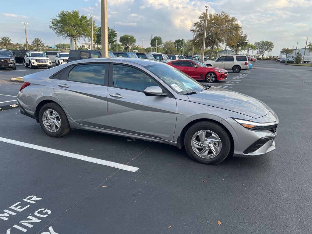Used 2025 Hyundai Elantra SE Sedan