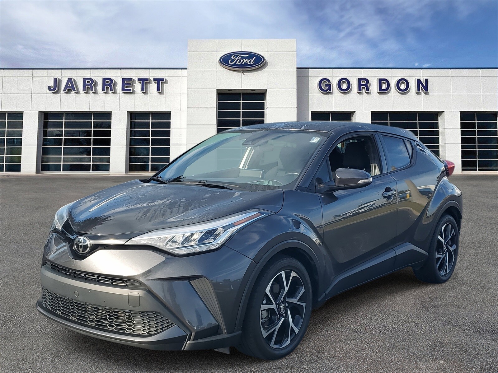 2021 Toyota C-HR XLE photo 2