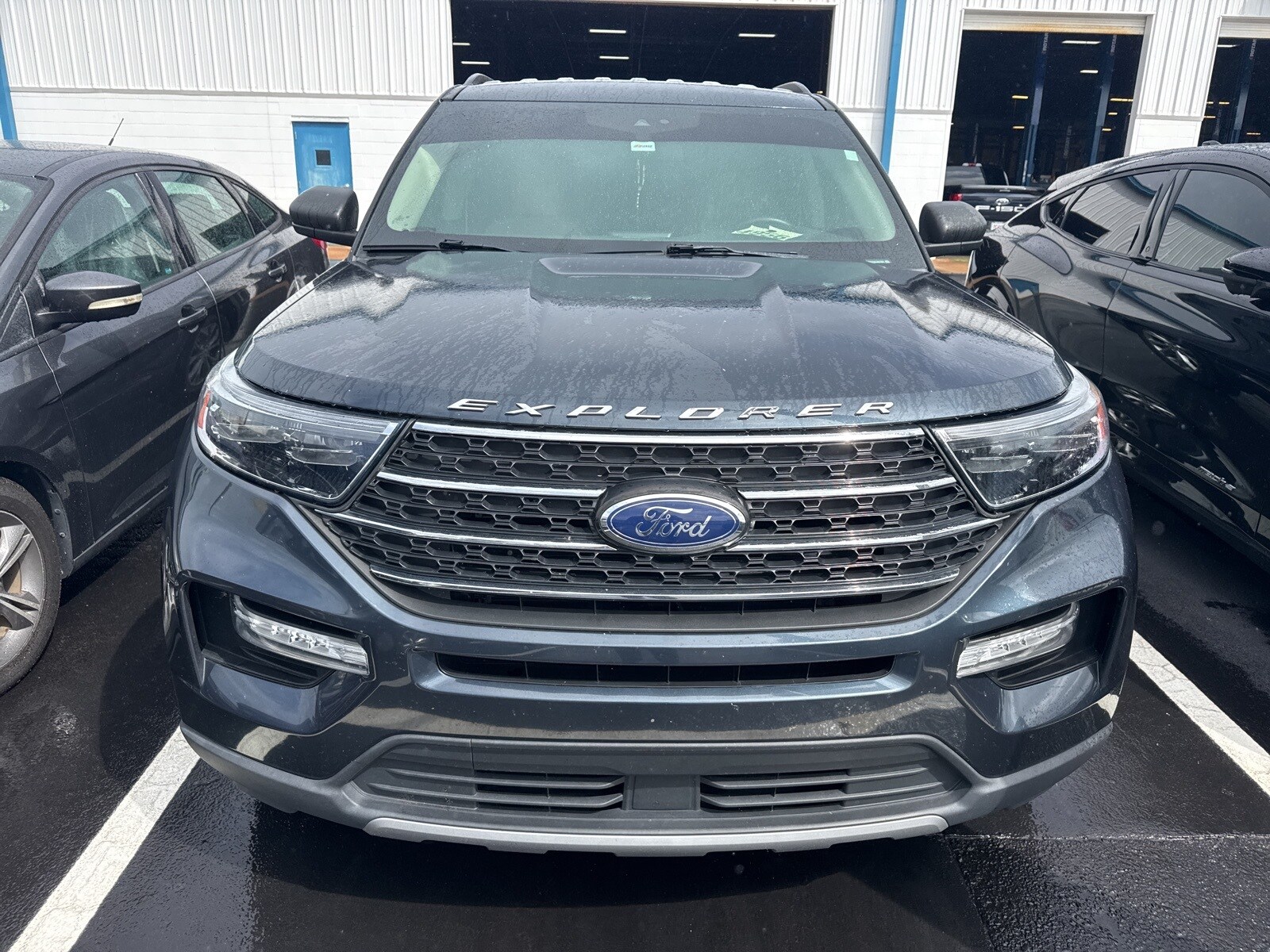 2022 Ford Explorer XLT photo 2