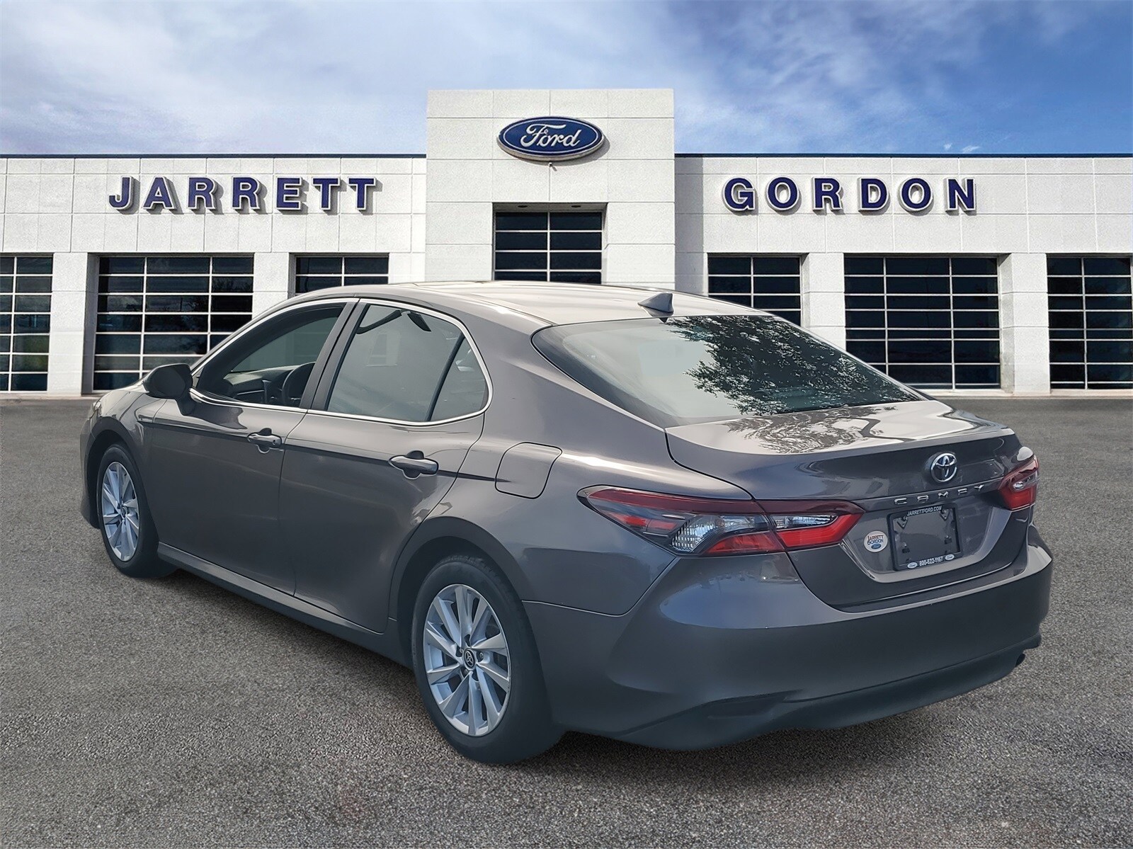 2021 Toyota Camry LE photo 3