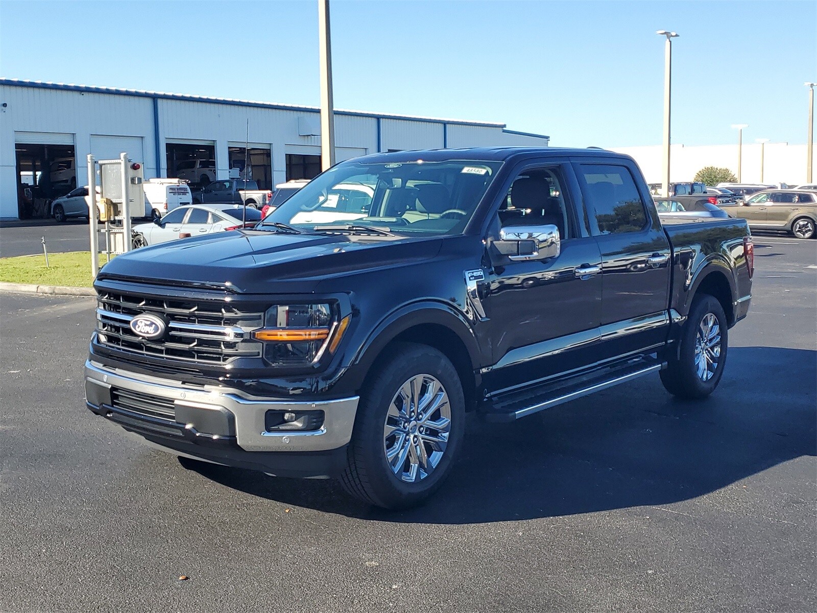 2025 Ford F-150 XLT photo 2