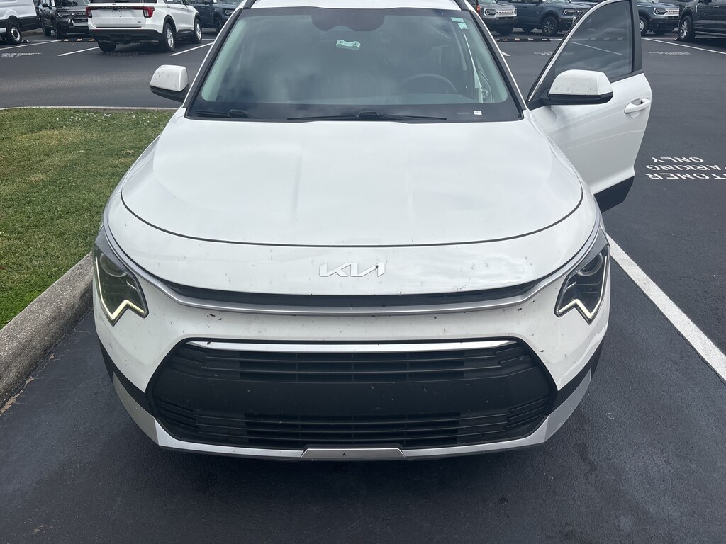 Used 2024 Kia Niro LX SUV