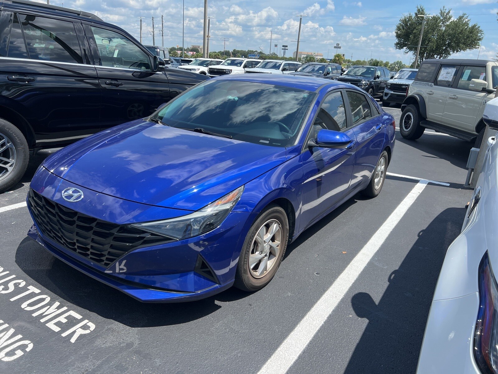 2023 Hyundai Elantra SE photo 3