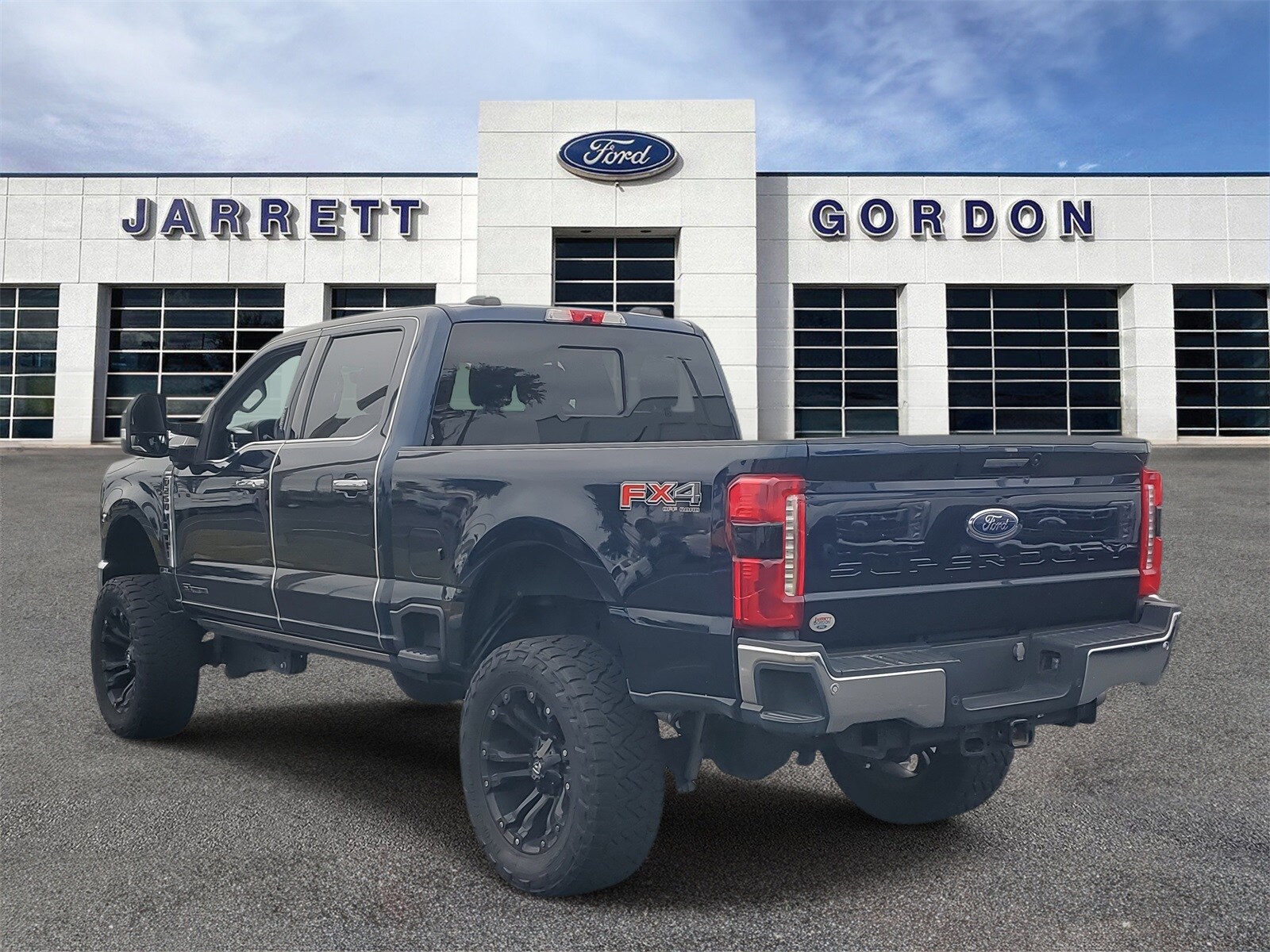 2023 Ford F-250 Lariat photo 2