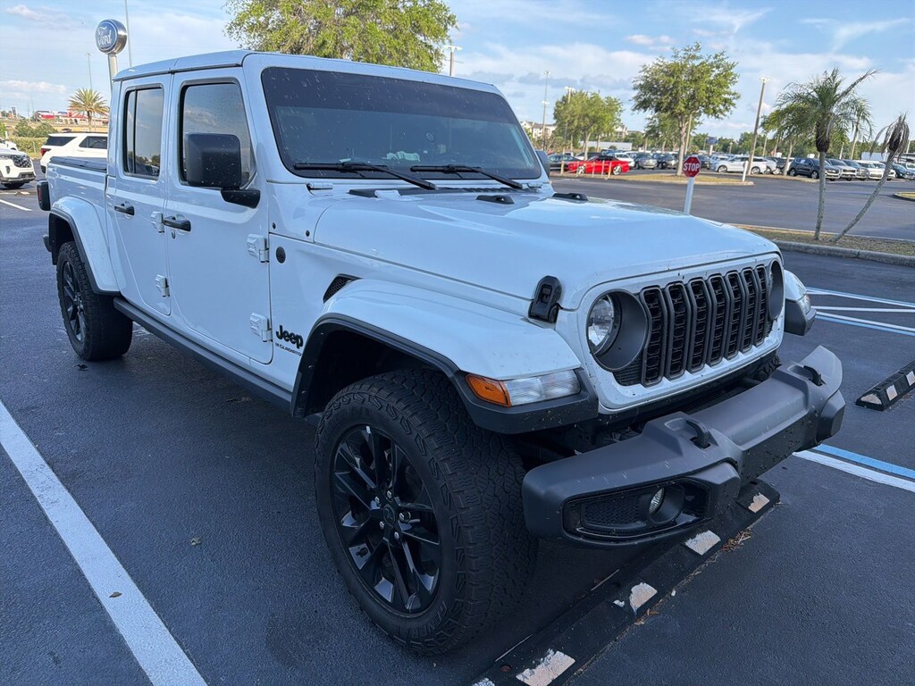 Used 2025 Jeep Gladiator Sport Truck Crew Cab