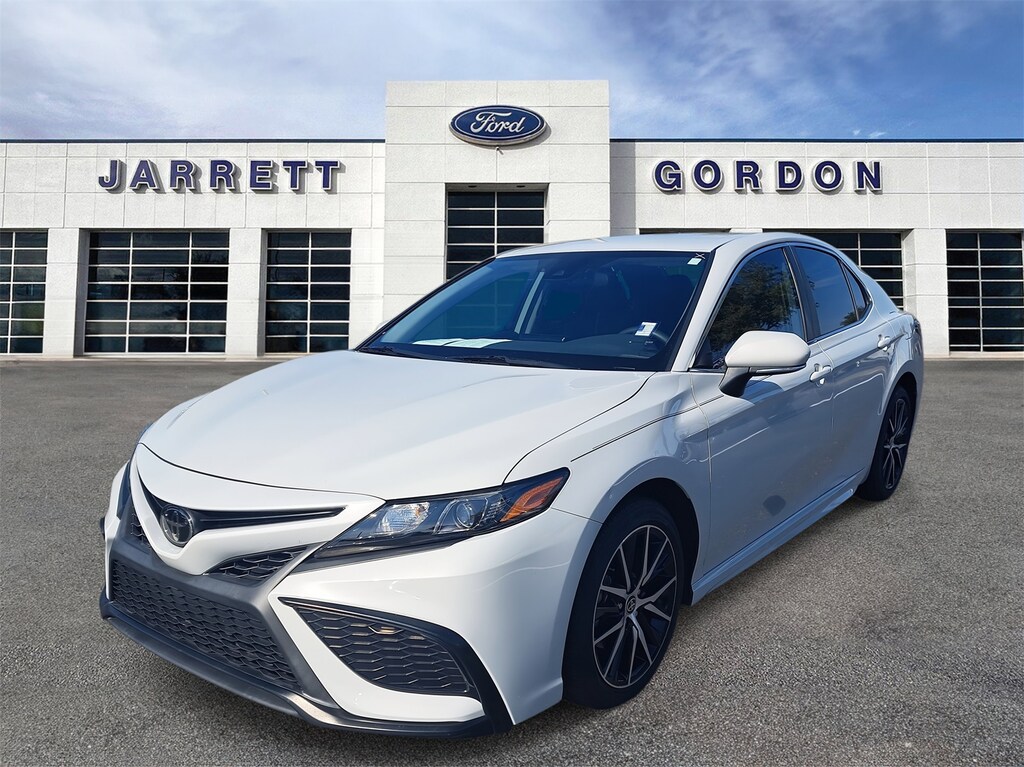 Used 2023 Toyota Camry SE Sedan