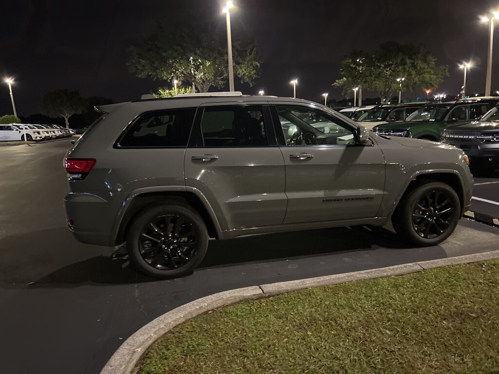Used 2020 Jeep Grand Cherokee Laredo SUV
