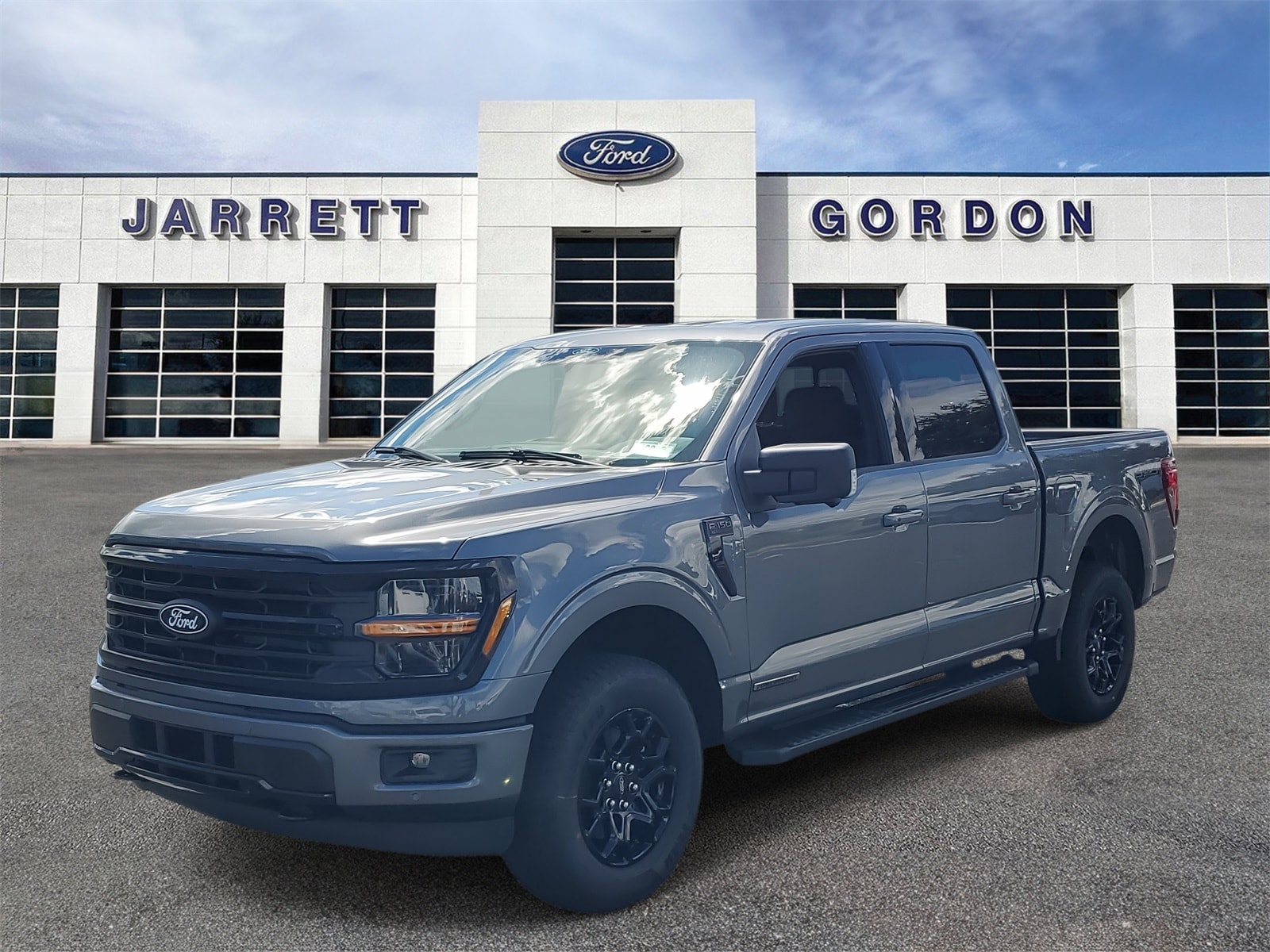 2025 Ford F-150 XLT photo 2