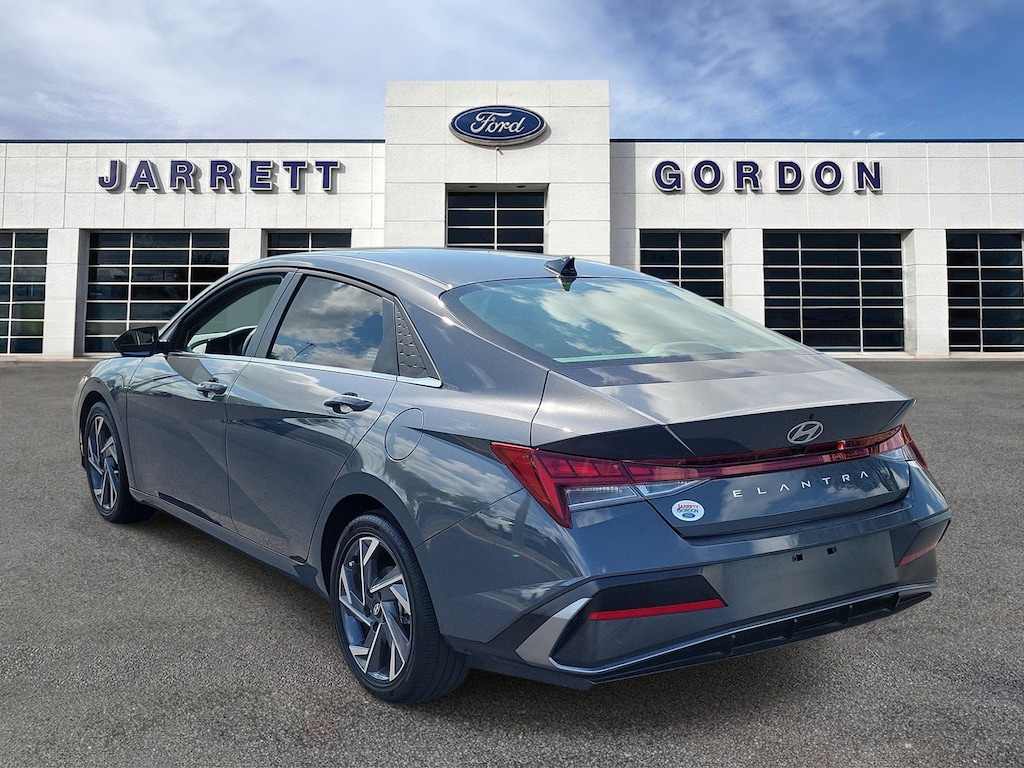 Certified 2025 Hyundai Elantra SEL Convenience Sedan