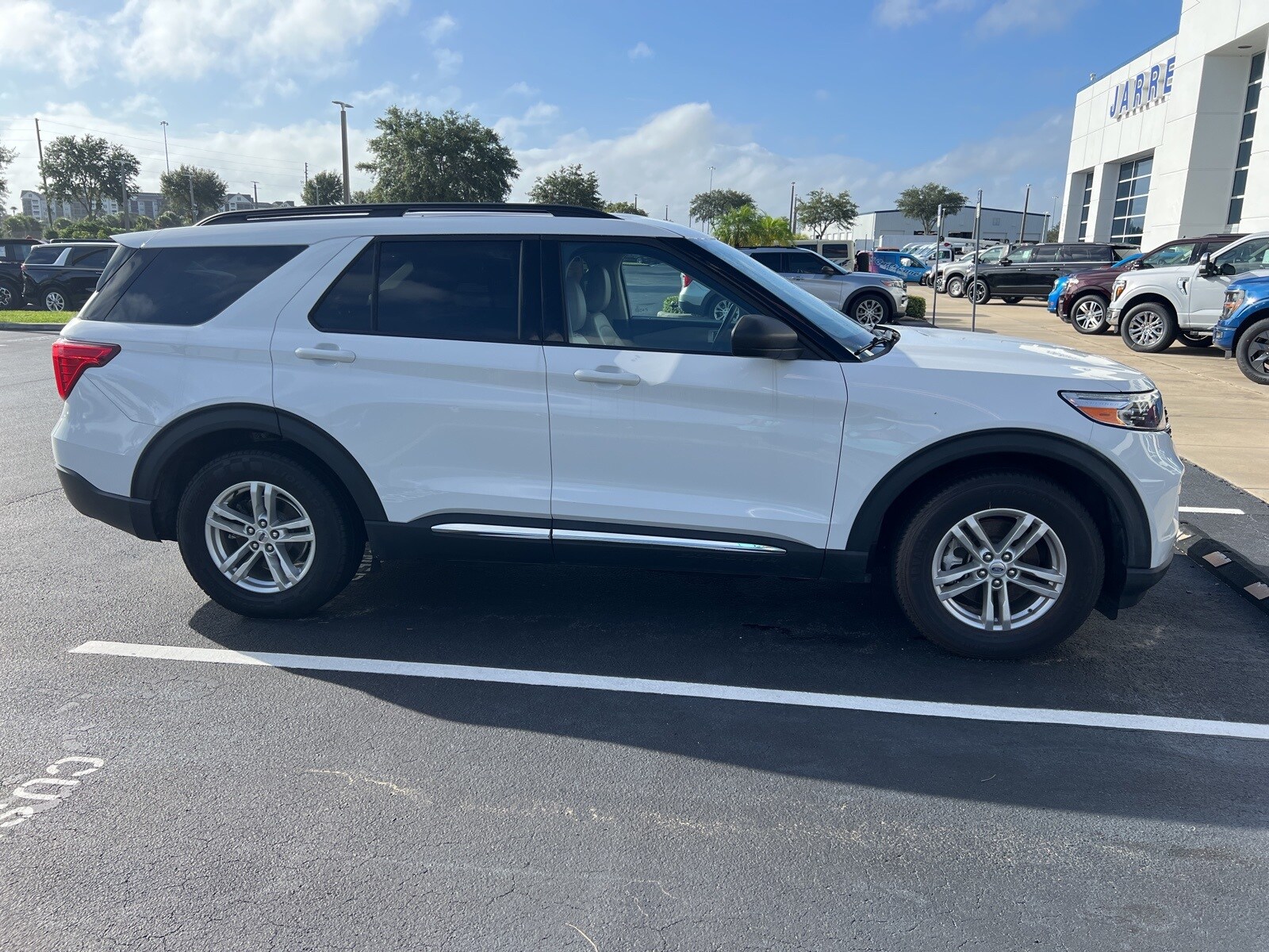 2023 Ford Explorer XLT photo 2