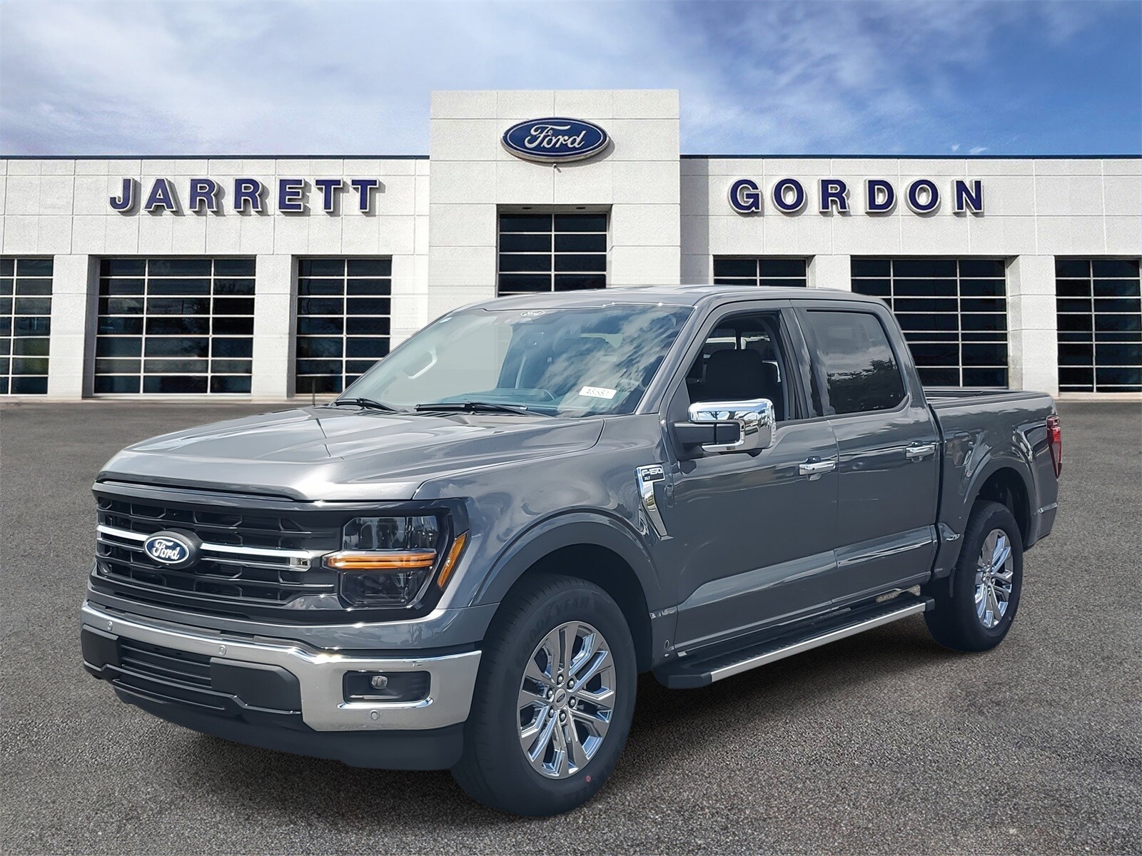 2025 Ford F-150 XLT photo 2