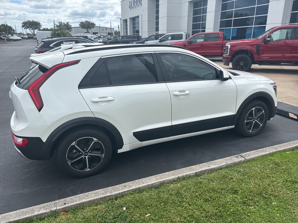 Used 2024 Kia Niro LX SUV