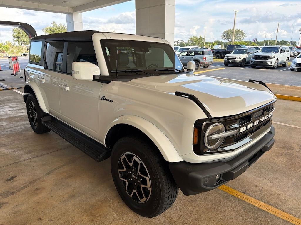 Certified 2025 Ford Bronco Outer Banks SUV