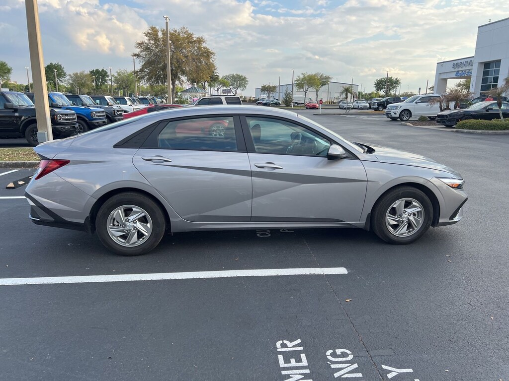 Used 2025 Hyundai Elantra SE Sedan