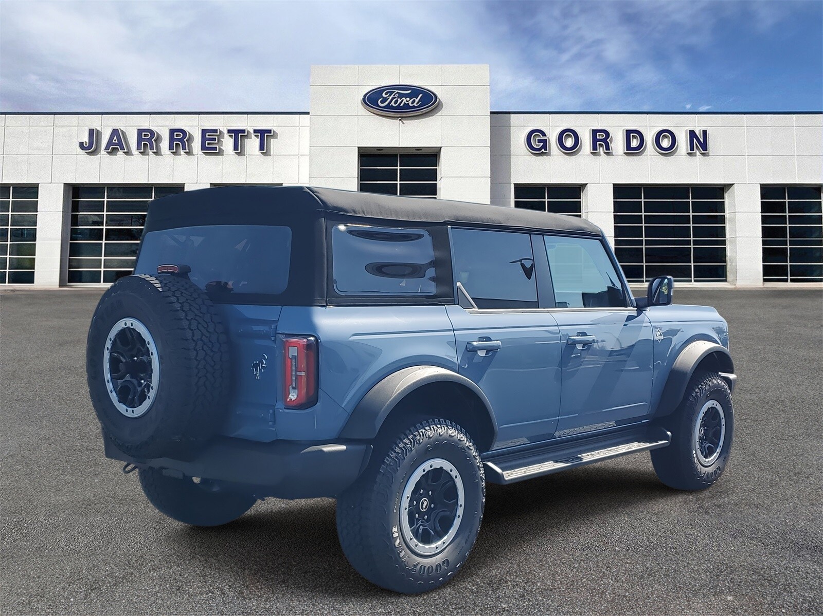 2025 Ford Bronco Outer Banks photo 3