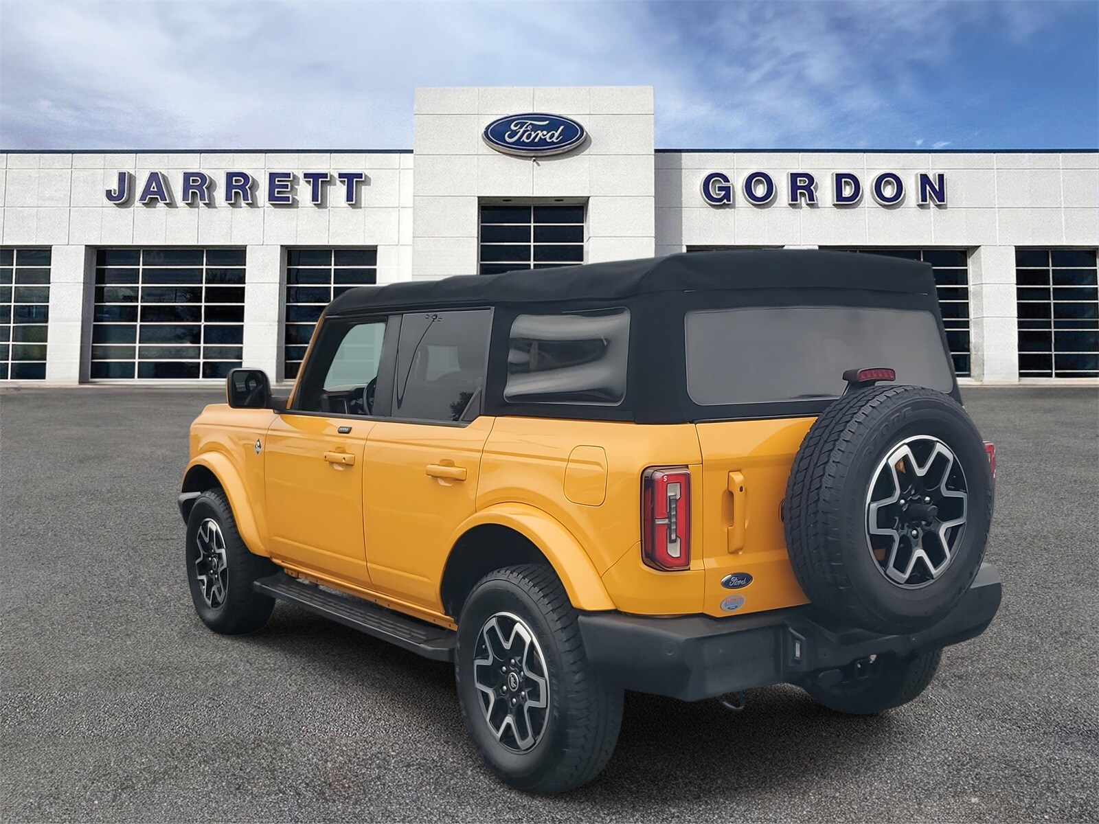 2021 Ford Bronco Outer Banks photo 2