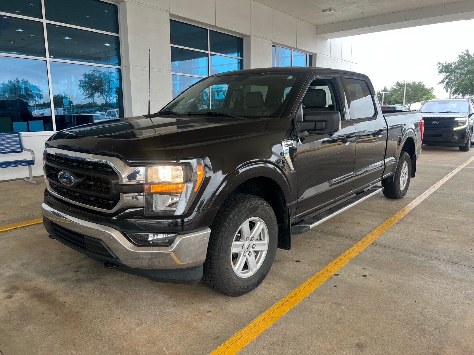 2023 Ford F-150 XLT photo 2