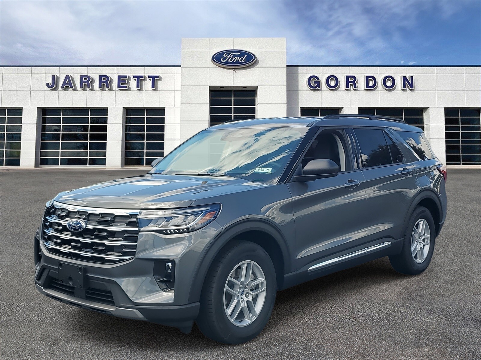 2025 Ford Explorer photo 2