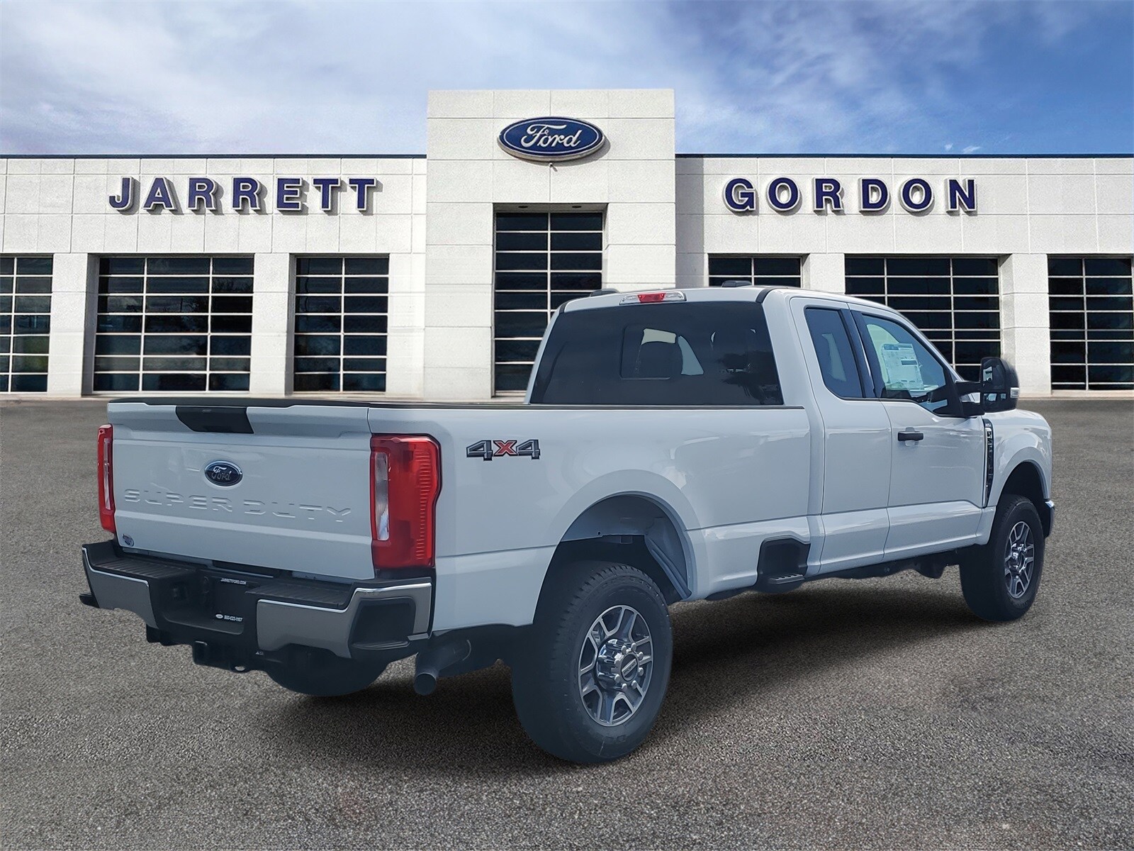 2025 Ford F-350 XLT photo 4