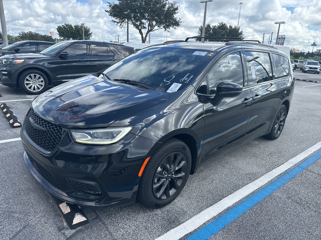 Used 2021 Chrysler Pacifica Touring with VIN 2C4RC1FGXMR548253 for sale in Davenport, FL