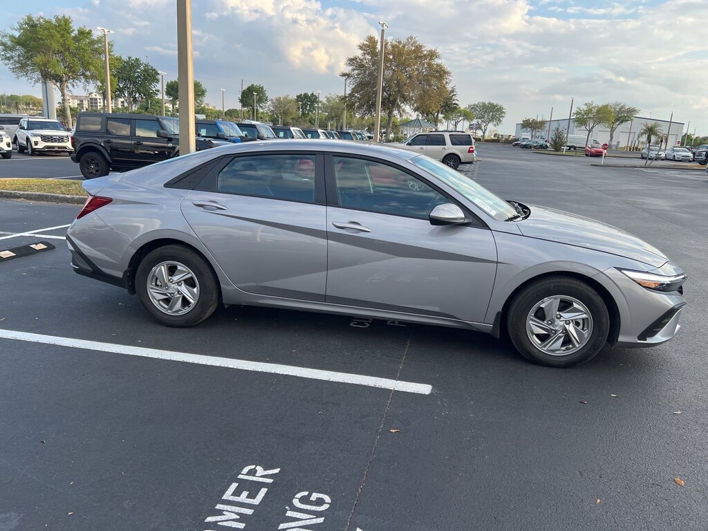 Used 2025 Hyundai Elantra SE Sedan