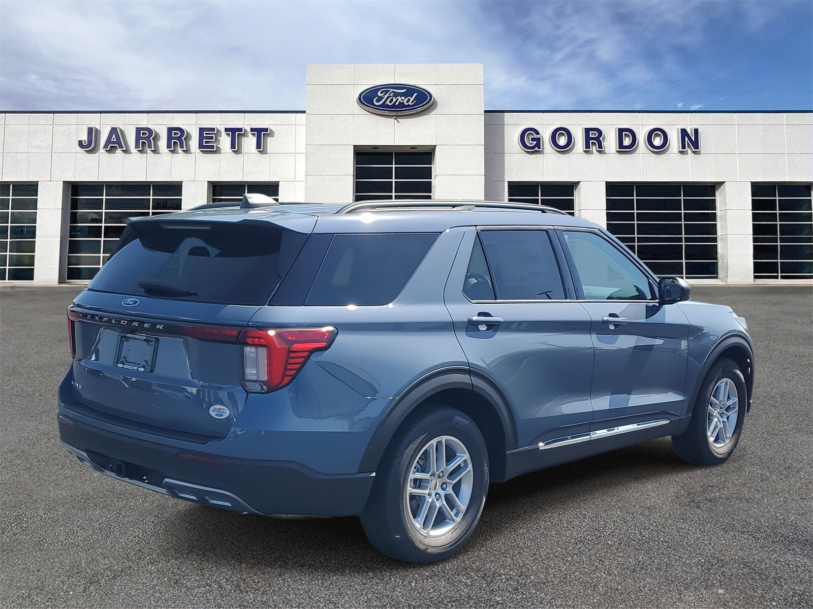 2025 Ford Explorer photo 3
