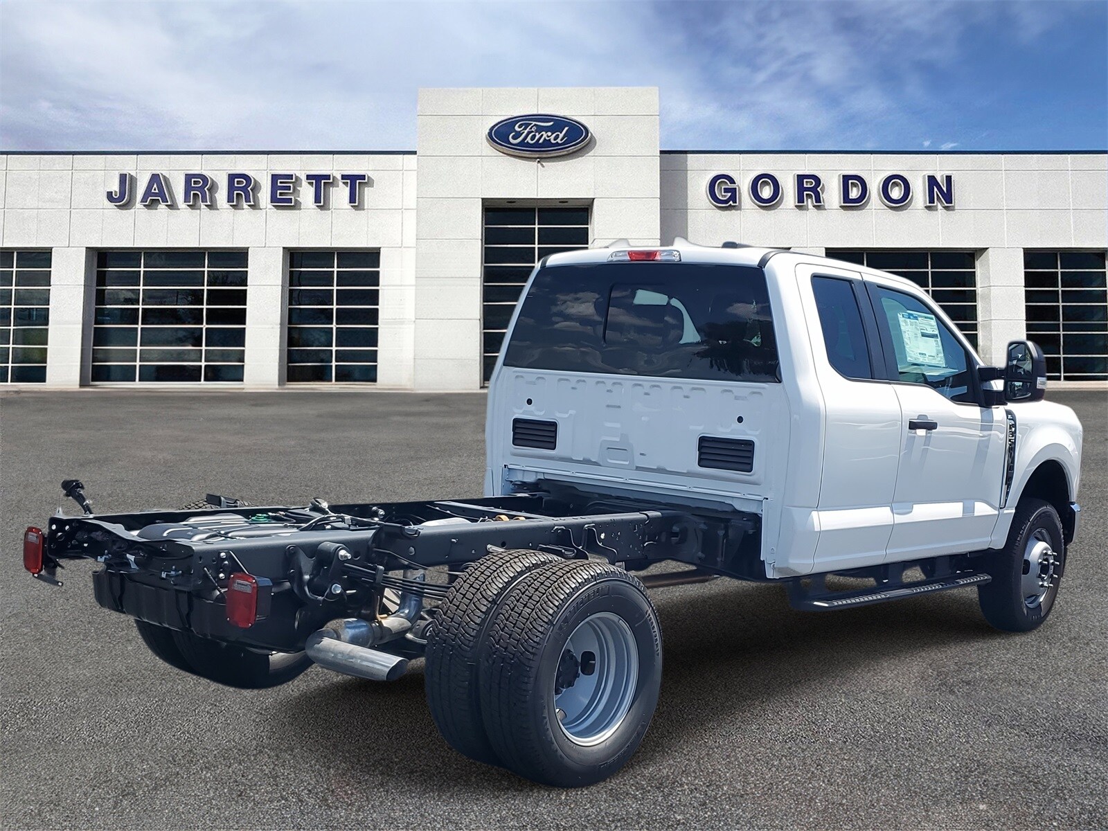 2025 Ford F-350 XL photo 4