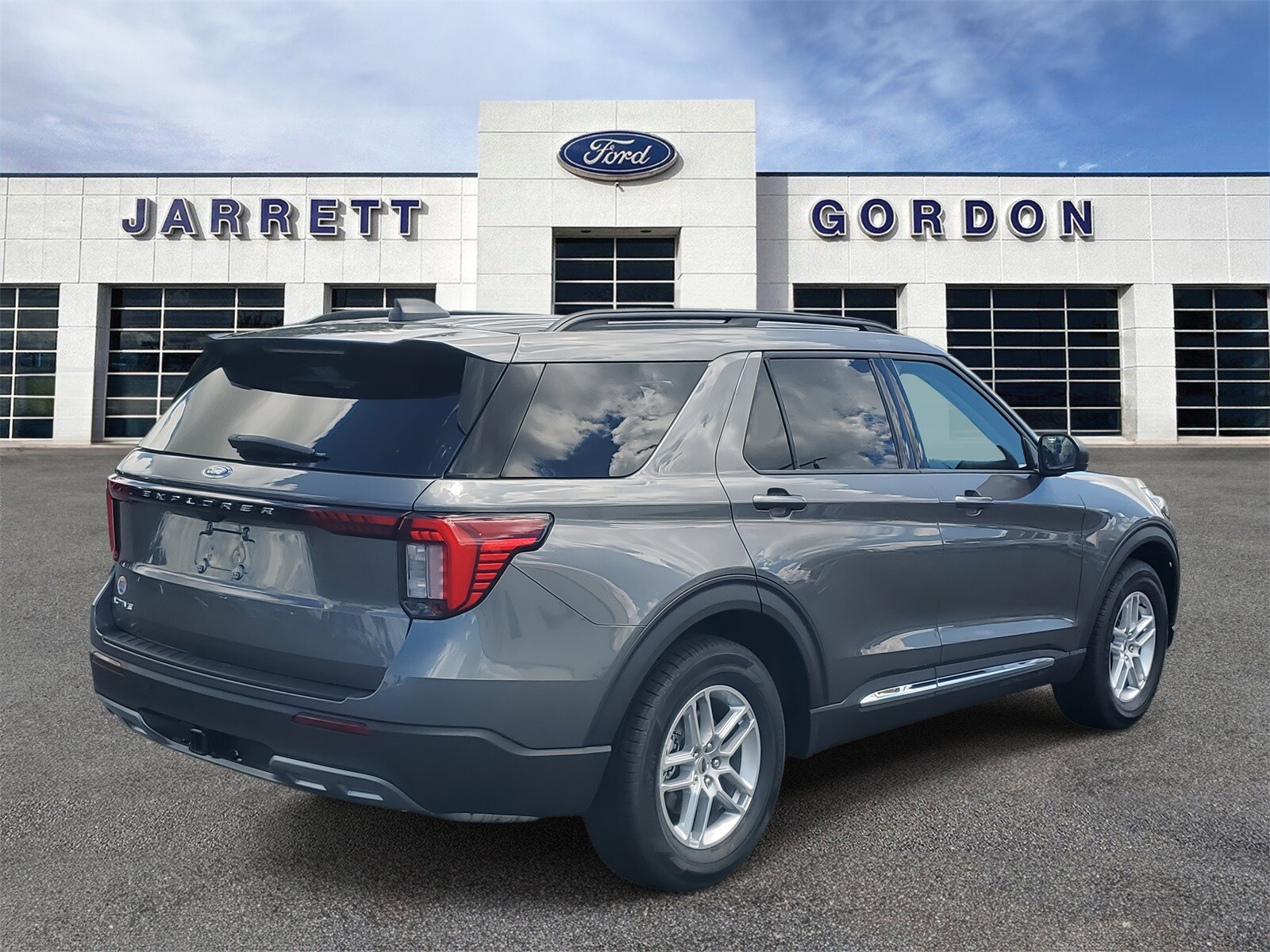 2025 Ford Explorer photo 4