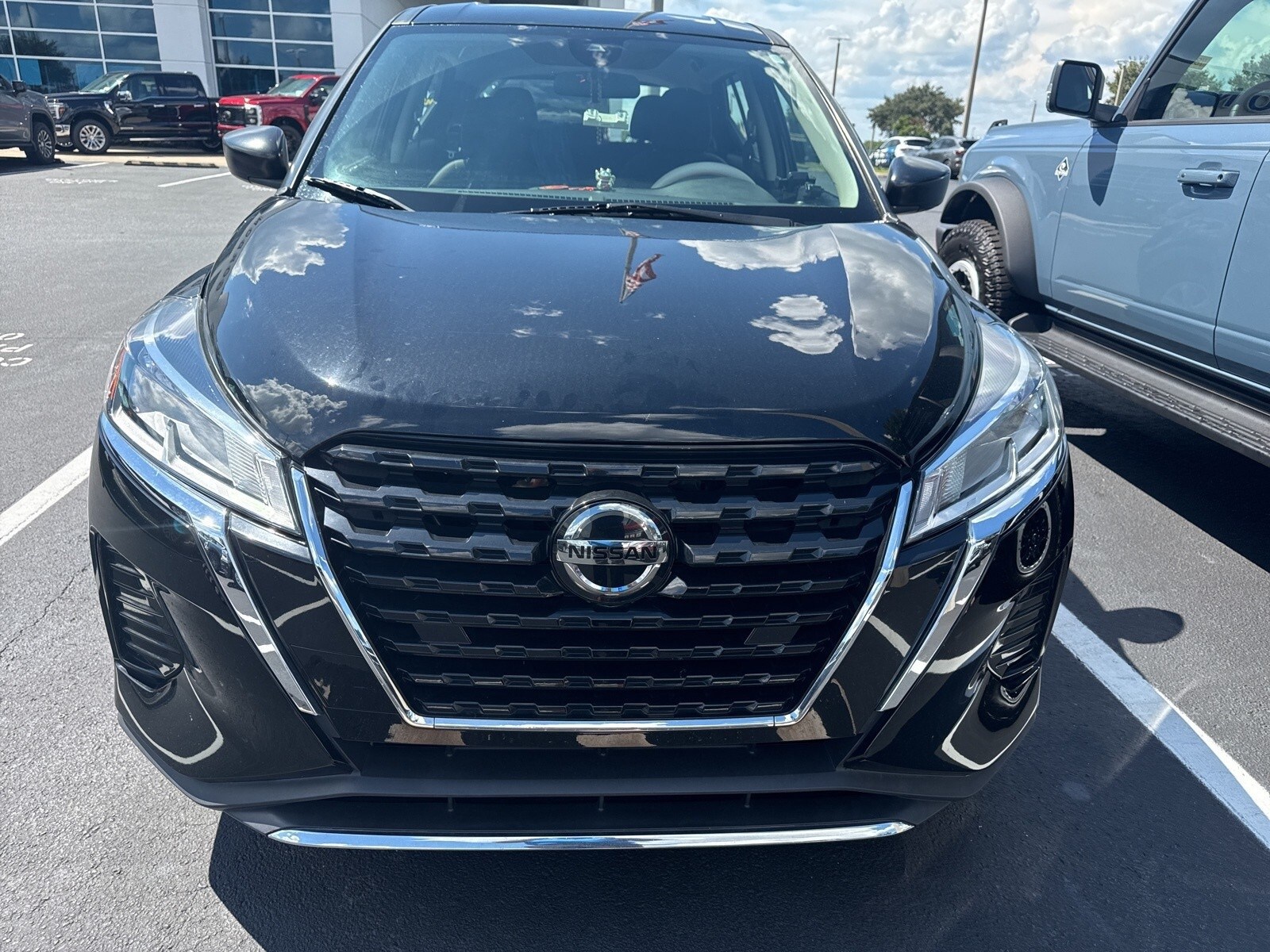 2021 Nissan Kicks S photo 2
