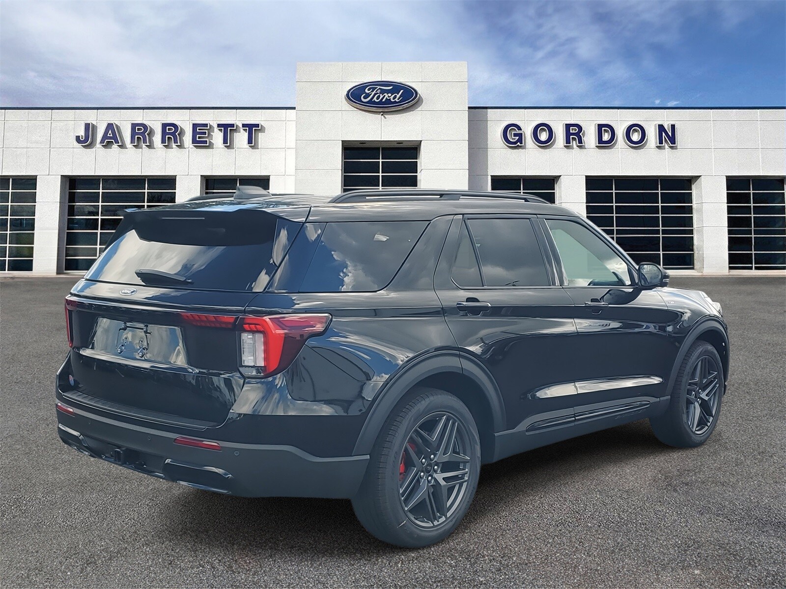 2025 Ford Explorer ST-Line photo 2