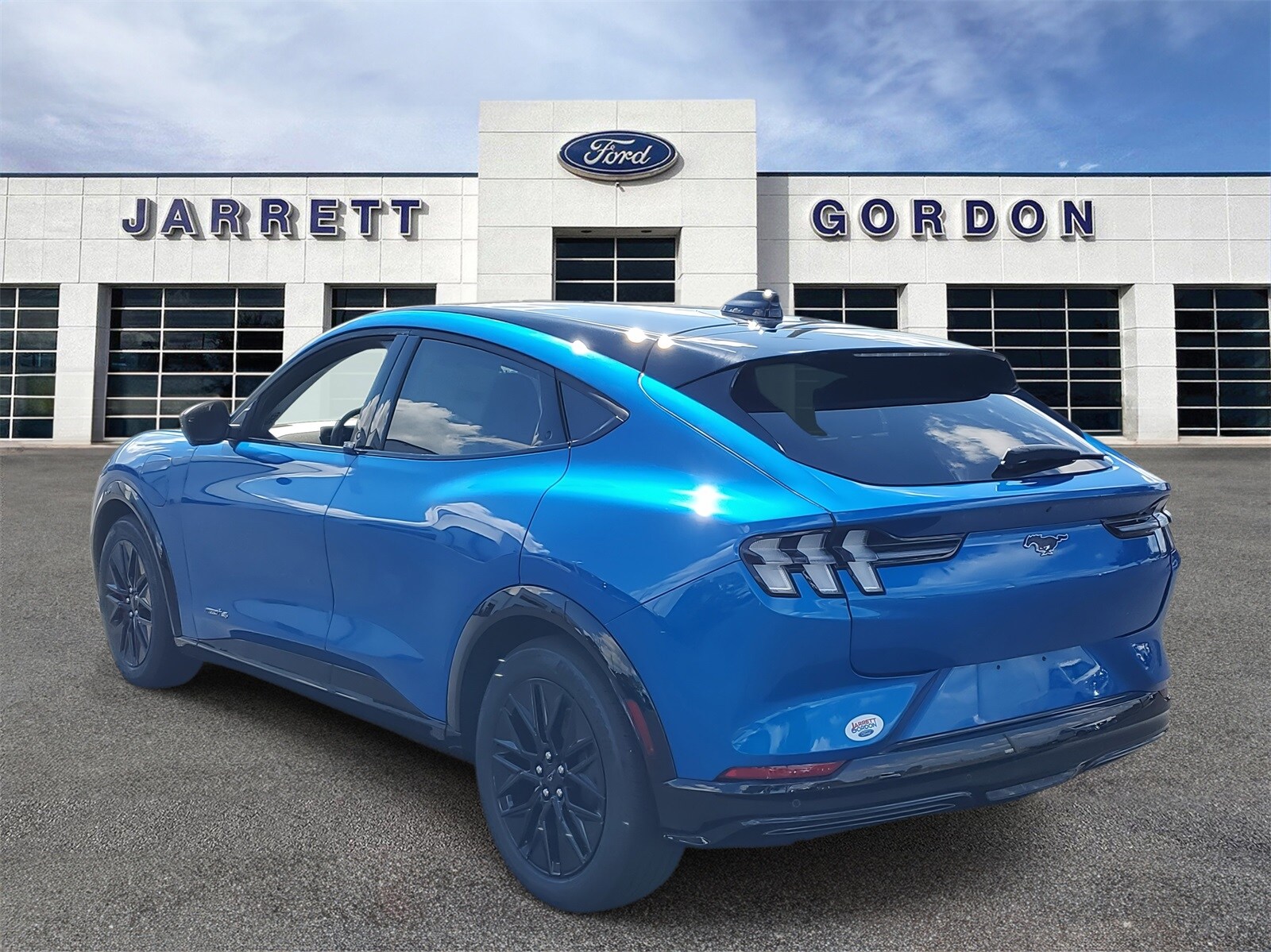 2025 Ford Mustang Mach-E Premium photo 3