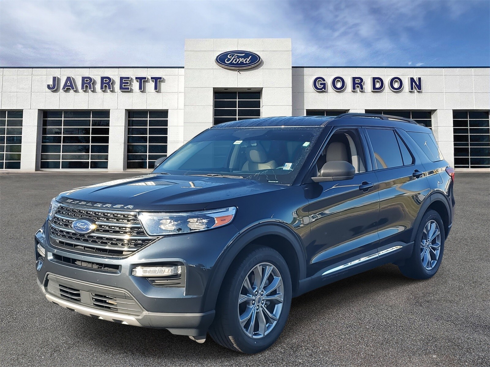 2022 Ford Explorer XLT photo 2