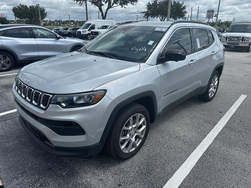 Used 2024 Jeep Compass Latitude Lux with VIN 3C4NJDFN3RT124227 for sale in Davenport, FL