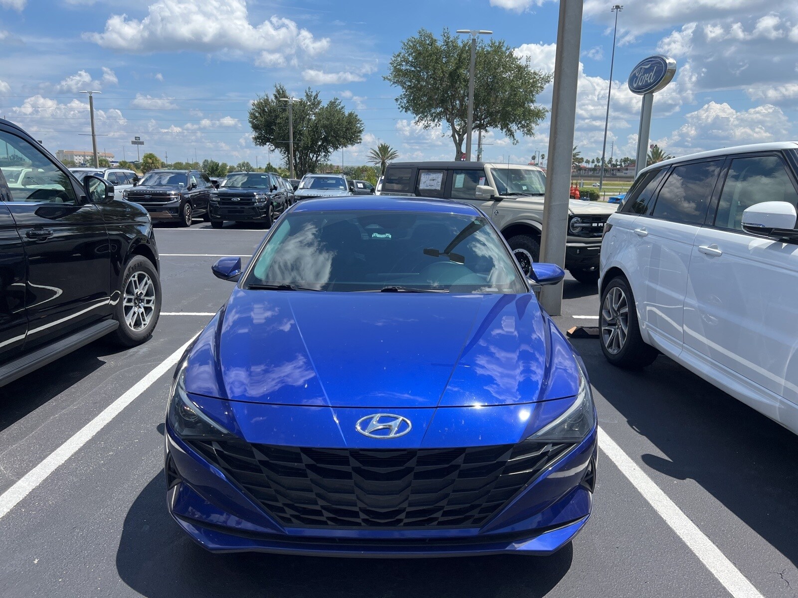 2023 Hyundai Elantra SE photo 2