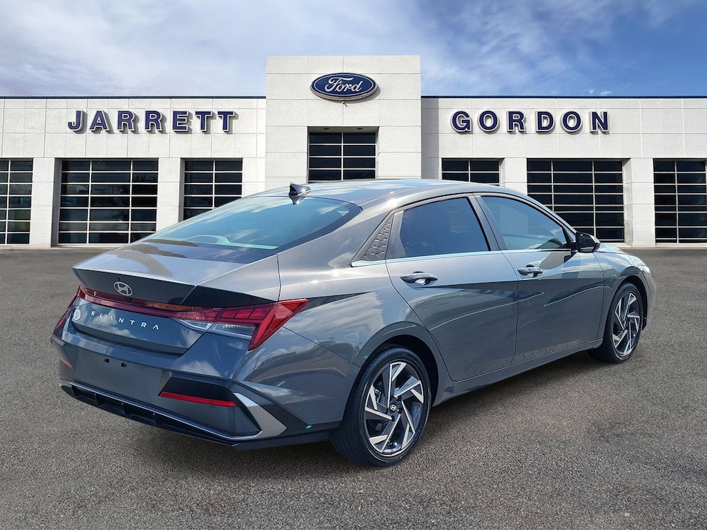 Certified 2025 Hyundai Elantra SEL Convenience Sedan
