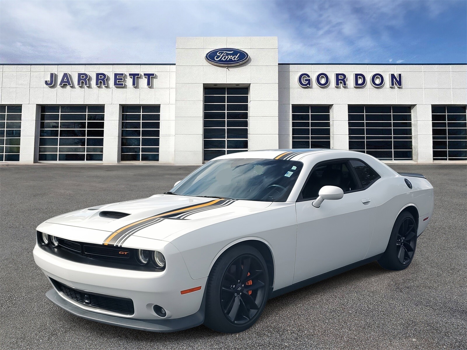 2023 Dodge Challenger GT photo 2