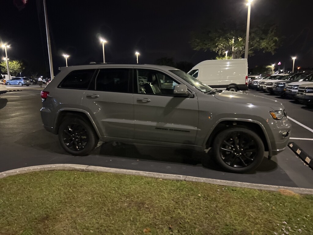 Used 2020 Jeep Grand Cherokee Laredo SUV