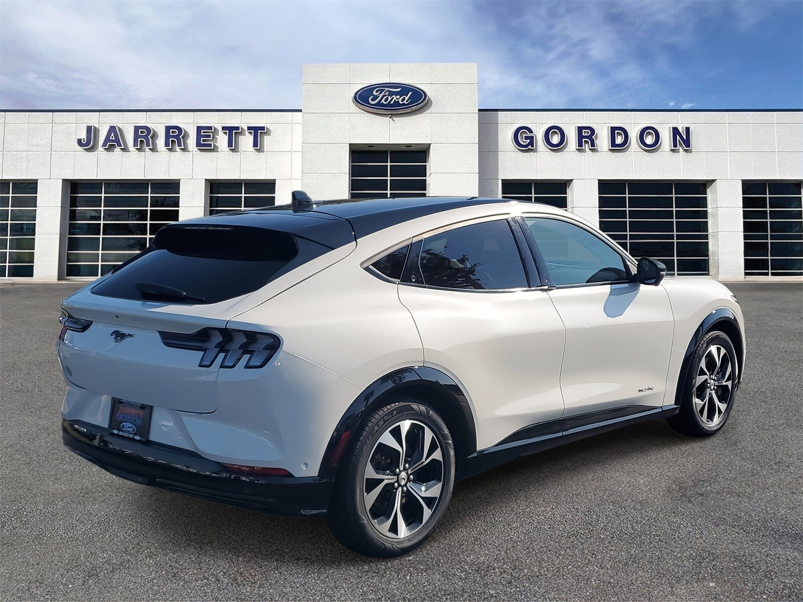 2023 Ford Mustang Mach-E Premium photo 4