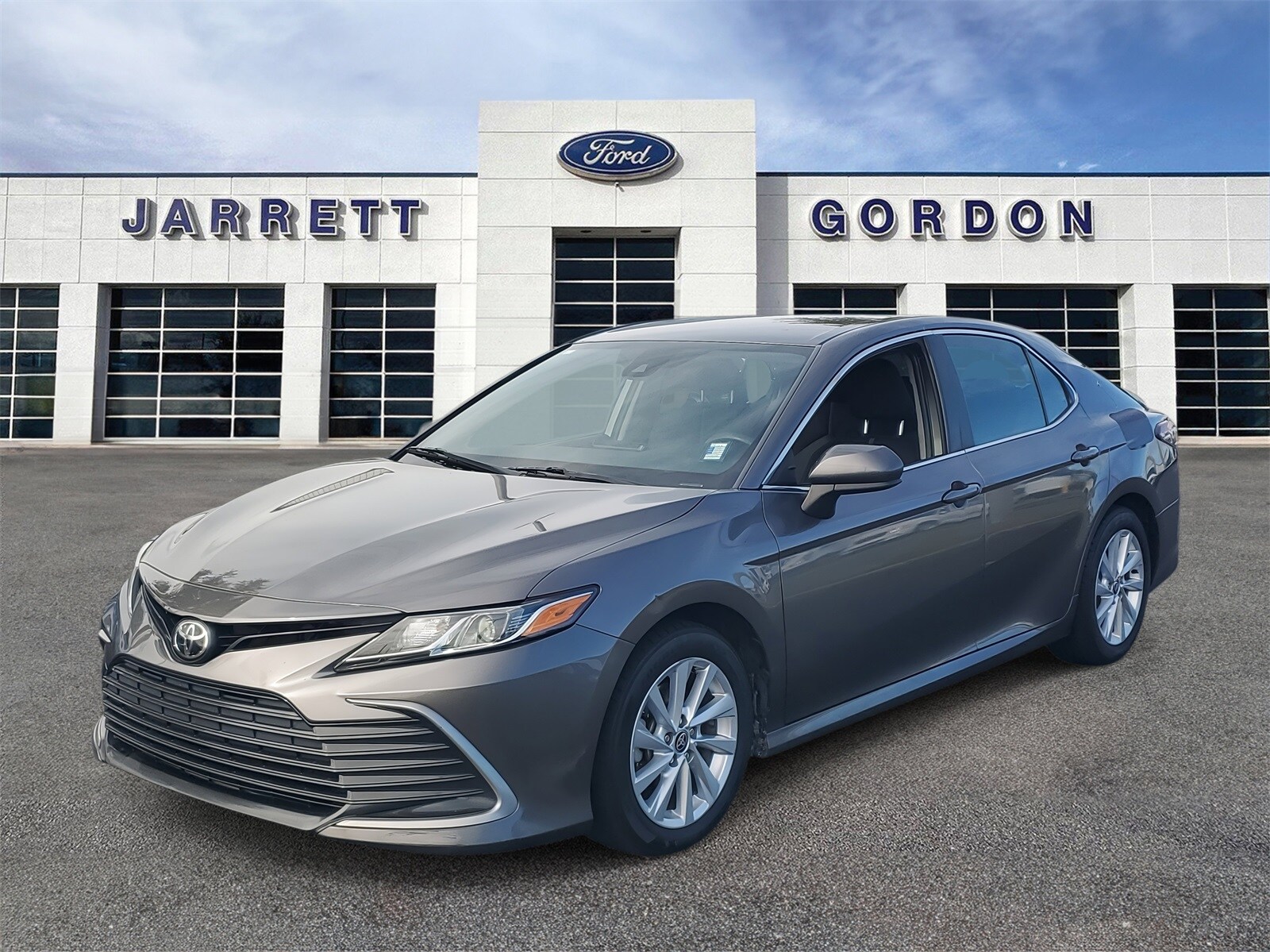 2021 Toyota Camry LE photo 2