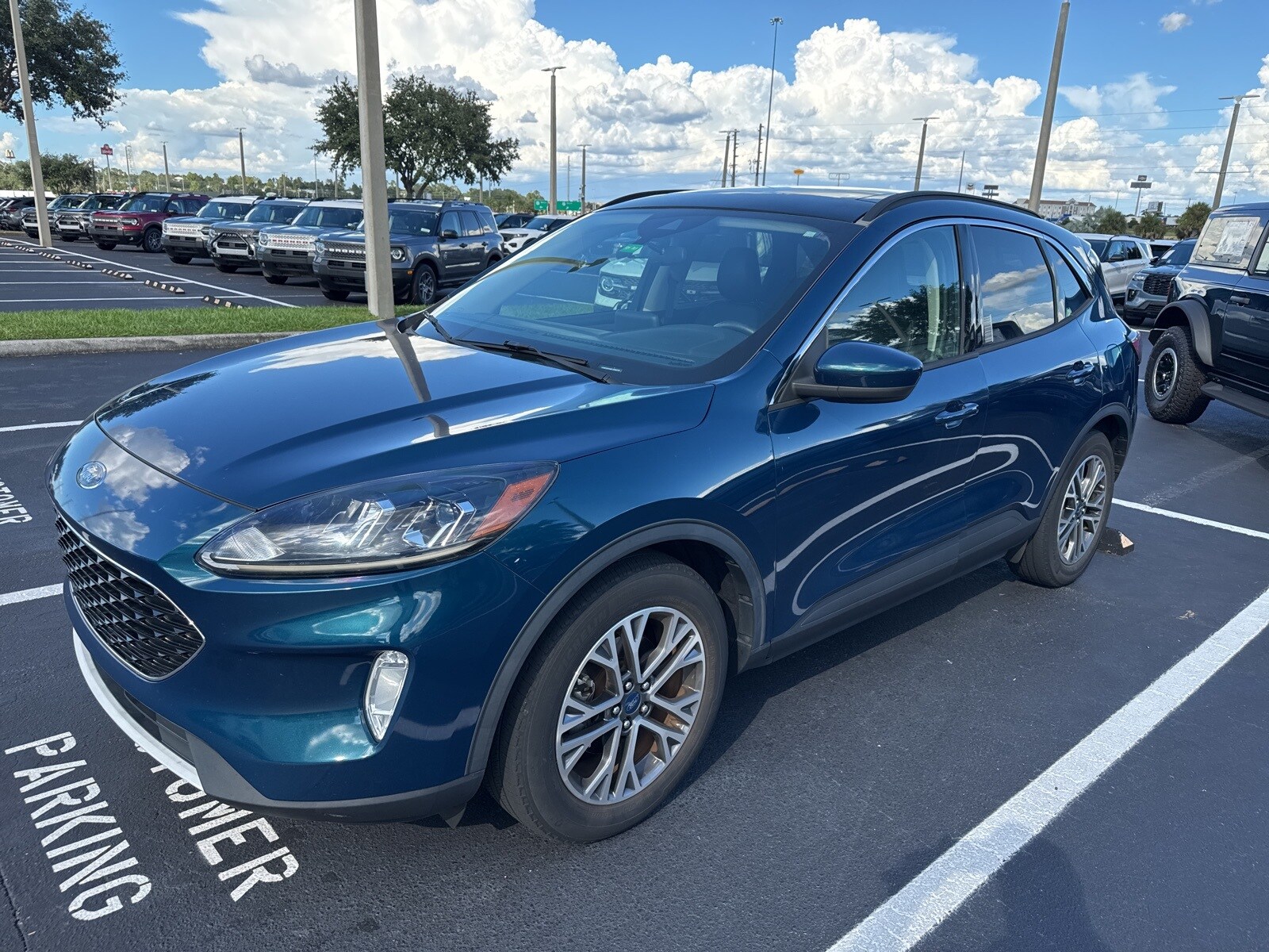 2020 Ford Escape SEL photo 4