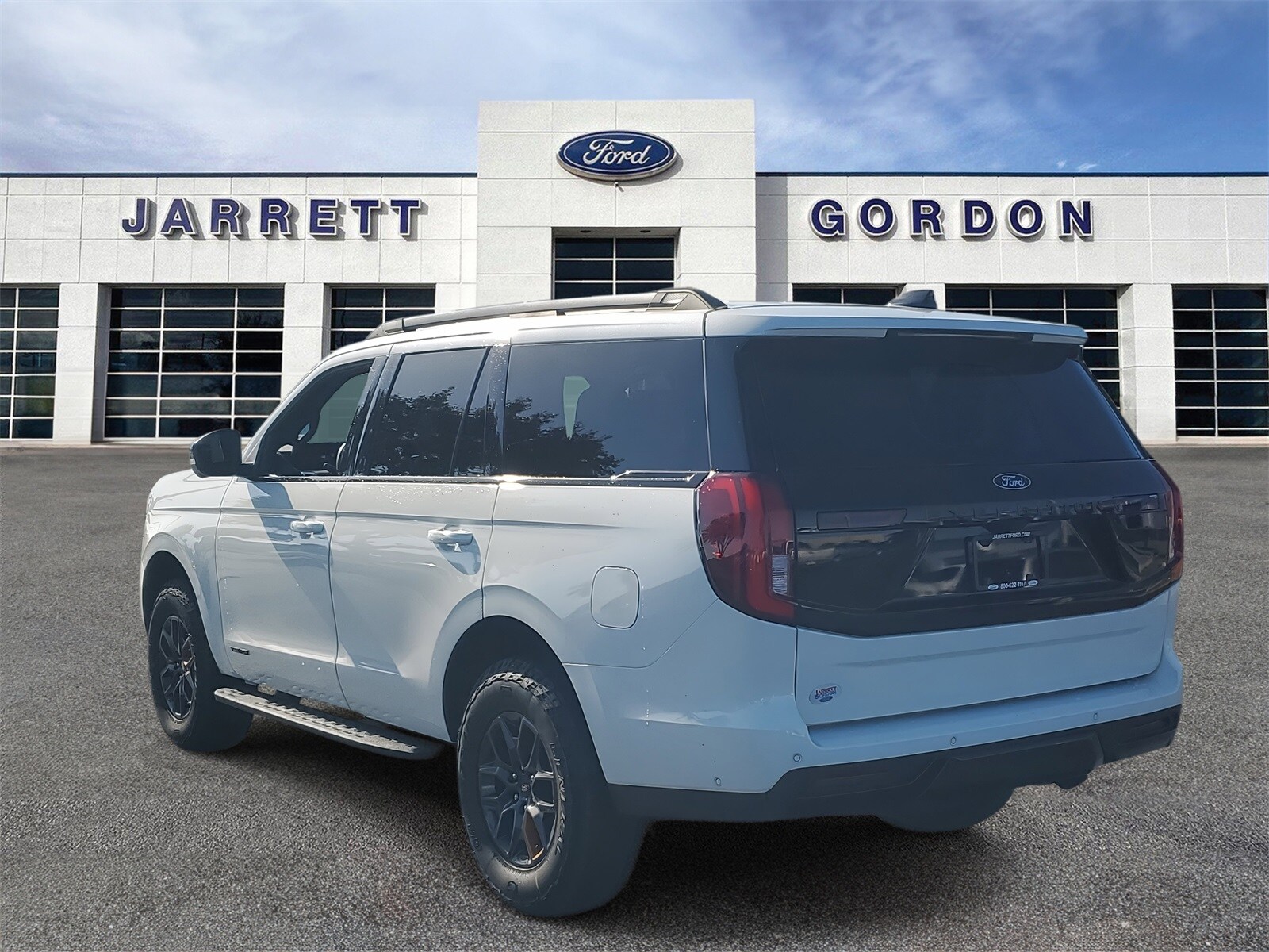 2025 Ford Expedition photo 3